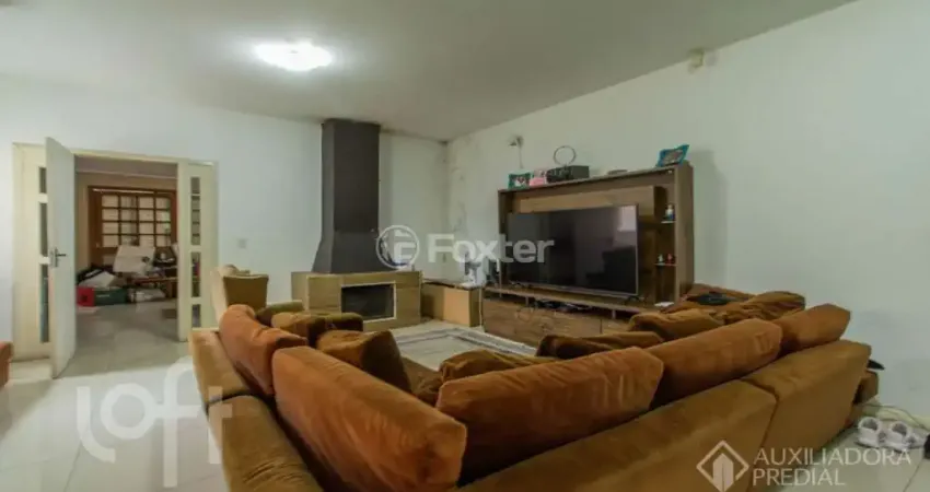 Casa com 3 quartos à venda na Avenida Ipê, 751, Vila Jardim, Porto Alegre