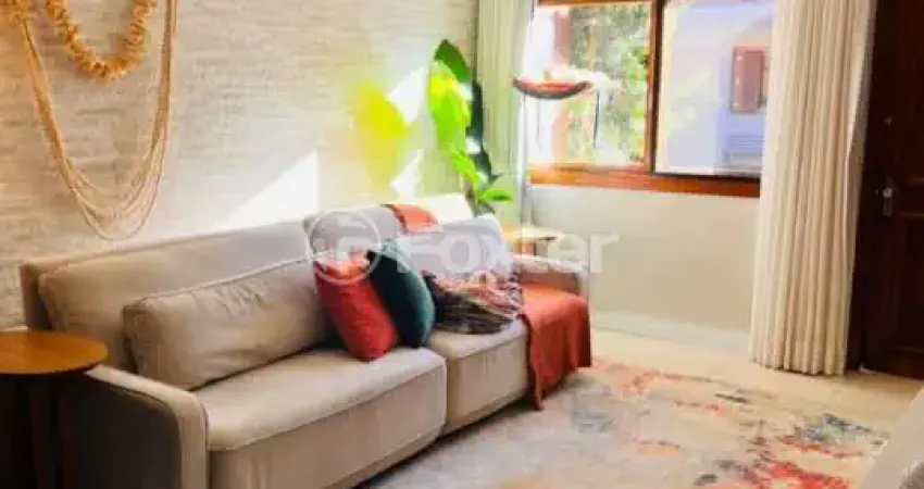 Casa em condomínio fechado com 2 quartos à venda na Avenida Orleaes, 105, Guarujá, Porto Alegre