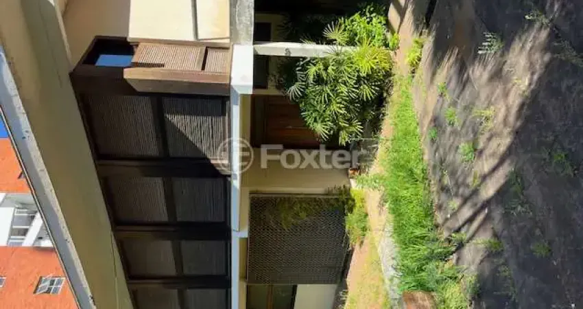 Casa com 3 quartos à venda na Rua Desembargador Alves Nogueira, 60, Petrópolis, Porto Alegre