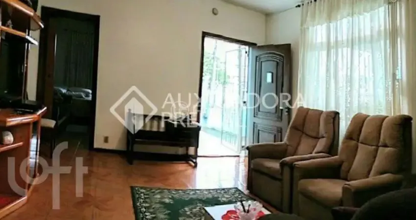 Casa com 3 quartos à venda na Travessa Rinaldo Selbach, 65, Vila Ipiranga, Porto Alegre