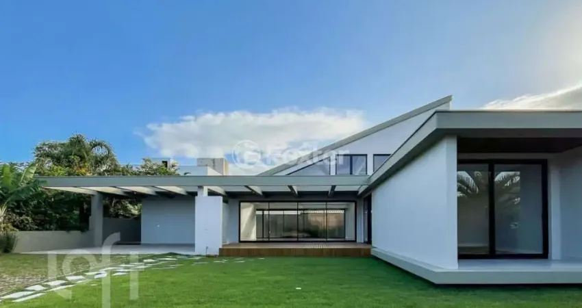 Casa em condomínio fechado com 3 quartos à venda na Rua Reverendo Gelson dos Santos Castro, 632, Rio Tavares, Florianópolis