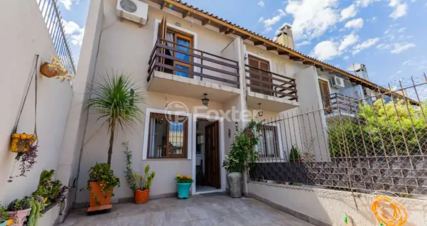 Casa com 3 quartos à venda na Rua Doutor Walter Winkler, 170, Guarujá, Porto Alegre