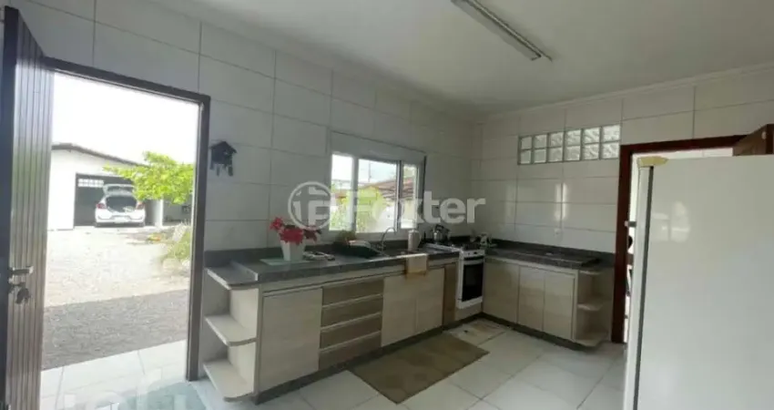 Casa com 3 quartos à venda na Rua Ipanema, 425, Enseada de Brito, Palhoça