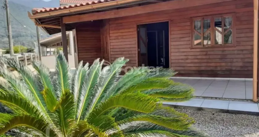 Casa com 2 quartos à venda na Praça Quinze de Novembro, 300, Centro, Palhoça