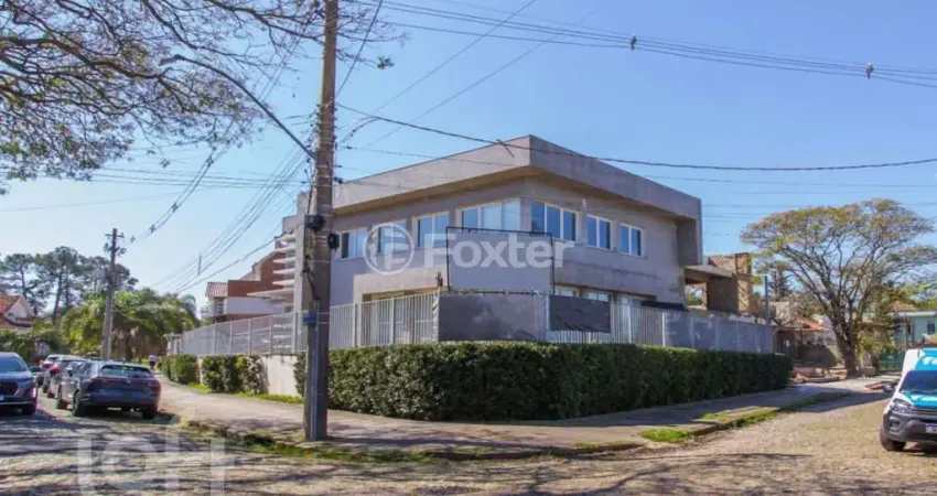 Casa à venda na Rua Carajá, 051, Vila Assunção, Porto Alegre