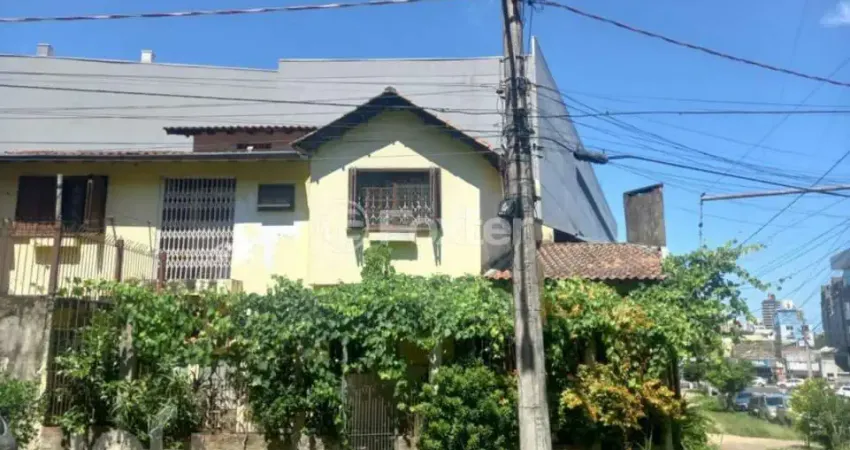 Casa com 3 quartos à venda na Rua Recife, 83, Azenha, Porto Alegre