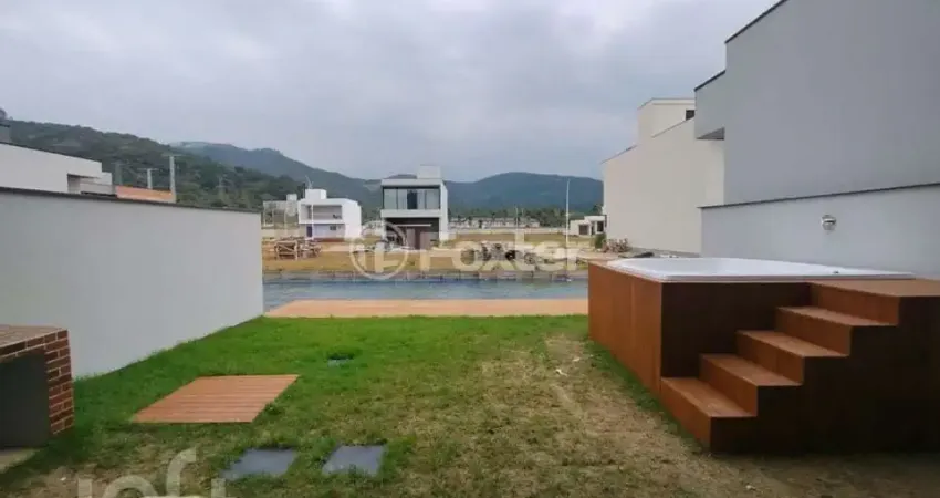 Casa em condomínio fechado com 3 quartos à venda na Avenida Deltaville, 301, Beira Rio, Biguaçu