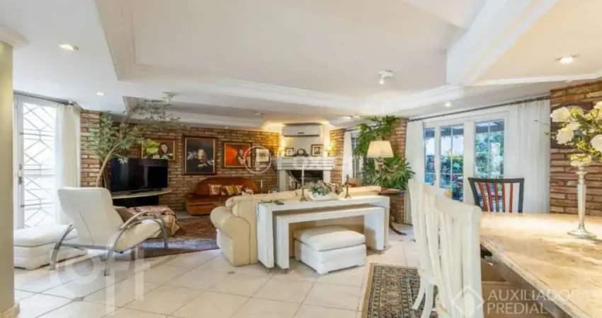 Casa com 3 quartos à venda na Avenida General Barreto Viana, 765, Chácara das Pedras, Porto Alegre