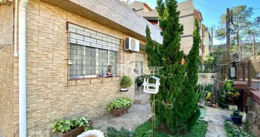 Casa com 3 quartos à venda na Rua Padre Hildebrando, 1056, Santa Maria Goretti, Porto Alegre