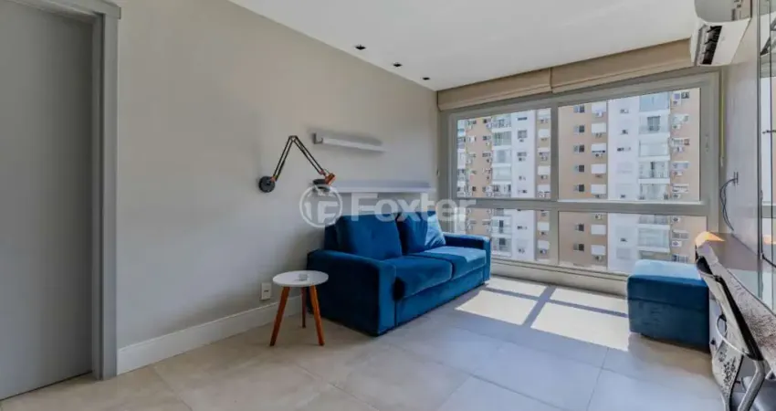 Apartamento com 2 quartos à venda na Rua Bezerra de Menezes, 623, Passo da Areia, Porto Alegre
