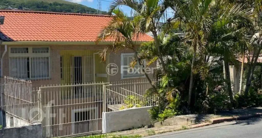 Casa com 4 quartos à venda na Rua Manoel Vitorino, 638, Partenon, Porto Alegre