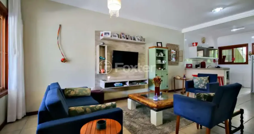 Casa com 3 quartos à venda na Rua Heitor Kramer, 321, Guarujá, Porto Alegre