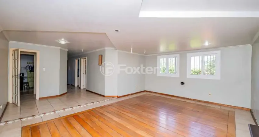 Casa com 4 quartos à venda na Avenida da Cavalhada, 3347, Cavalhada, Porto Alegre