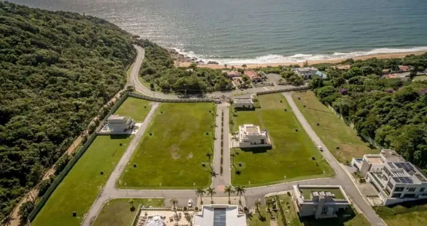 Terreno no Condomínio Green Ocean na Praia do Estaleirinho em Balneário Camboriú, com 659m2.