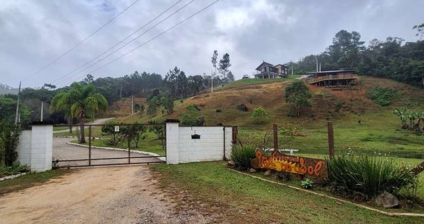 Terreno em condomínio rural com 681,70m² e vista livre em  Santo Amaro da Imperatriz/SC