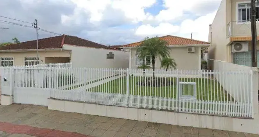Casa com 3 dormitórios na Fazenda Santo Antônio em São José-SC