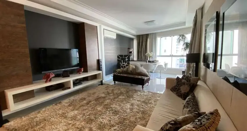 Apartamento / Quadra mar / 3 Suítes / 2 Vagas de Garagem