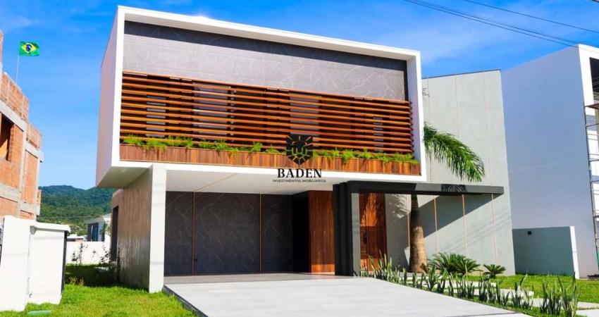 Casa 3 dormitórios à venda Centro Camboriú/SC