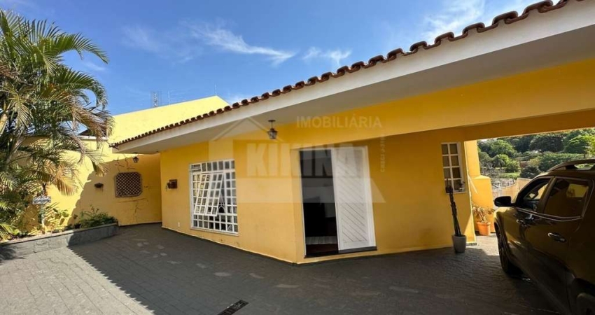 Casa Residencial com 4 quartos  para alugar, 244.00 m2 por R$5500.00  - Oficinas - Ponta Grossa/PR
