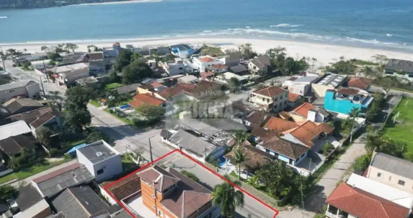 Sobrado com 10 quartos  à venda, 327.00 m2 por R$2000000.00  - Praia De Caieiras - Guaratuba/PR
