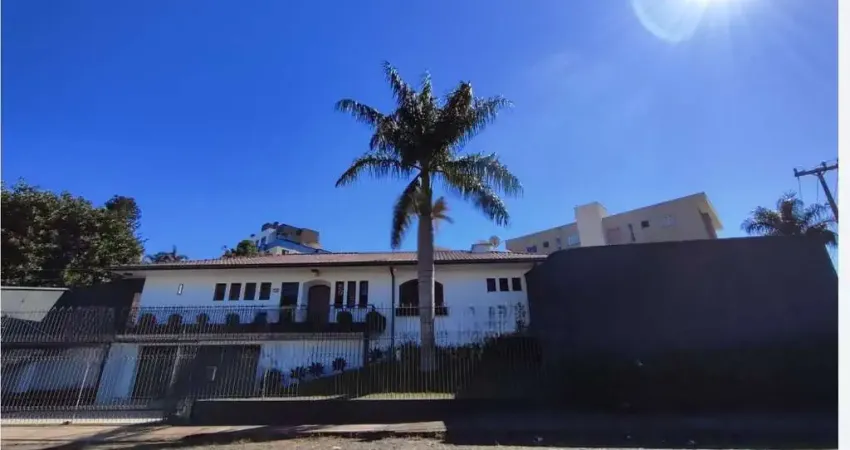 Casa Residencial com 4 quartos  à venda, 238.00 m2 por R$1860000.00  - Jardim Carvalho - Ponta Grossa/PR