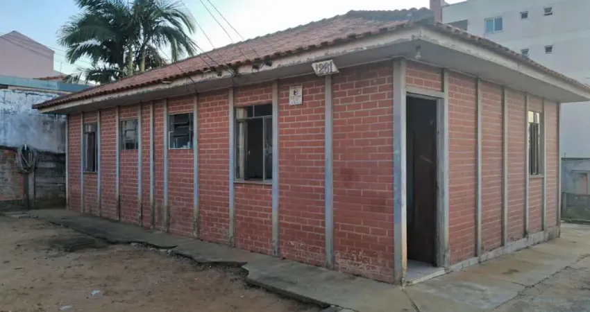 Casa Residencial com 3 quartos  à venda, 448.00 m2 por R$1000000.00  - Jardim Carvalho - Ponta Grossa/PR
