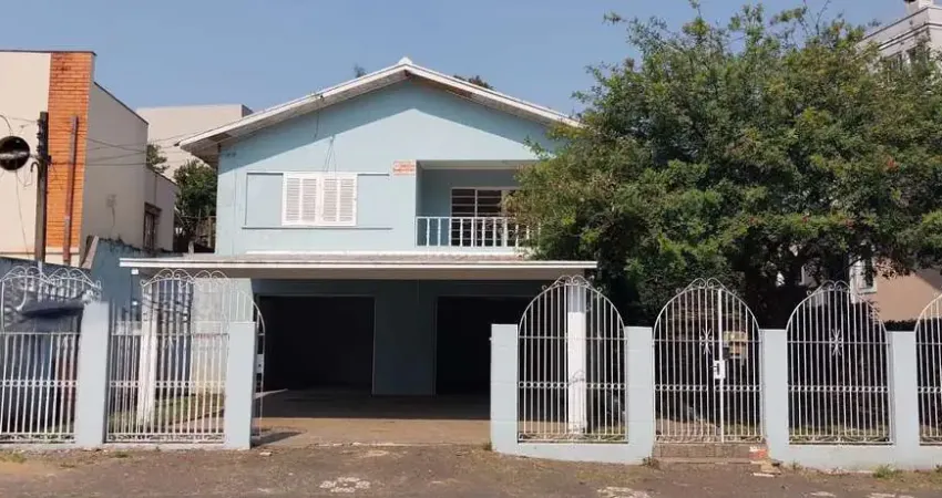 Casa Residencial à venda, 478.00 m2 por R$850000.00  - Uvaranas - Ponta Grossa/PR