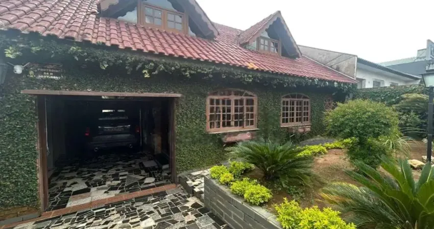 Casa Residencial com 4 quartos  à venda, 240.00 m2 por R$650000.00  - Contorno - Ponta Grossa/PR