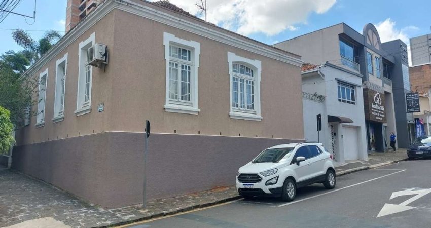 Casa Comercial com 4 quartos  à venda, 250.00 m2 por R$1700000.00  - Centro - Ponta Grossa/PR