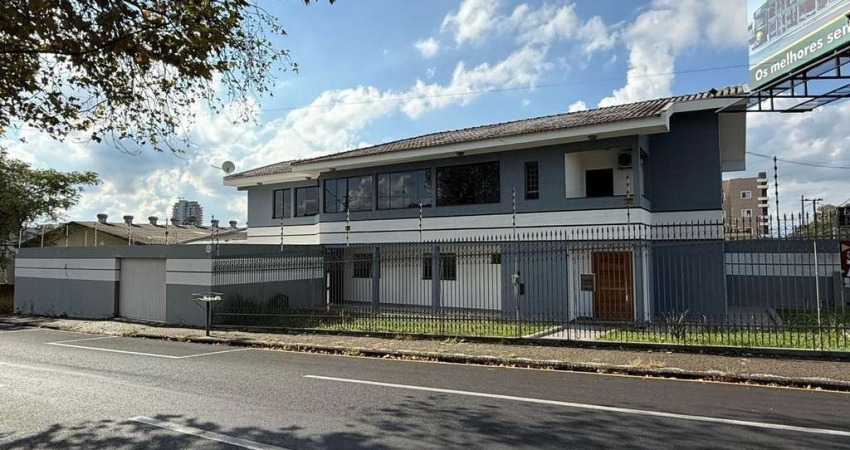 Casa Comercial com 4 quartos  para alugar, 302.00 m2 por R$6000.00  - Jardim Carvalho - Ponta Grossa/PR