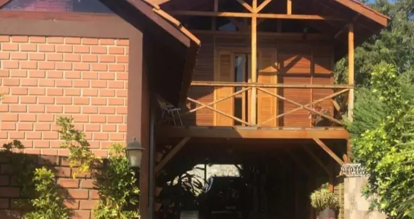 Casa Residencial com 4 quartos  para alugar, 200.00 m2 por R$4500.00  - Colonia Dona Luiza - Ponta Grossa/PR