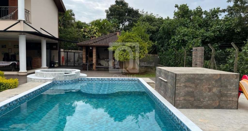 Casa térrea com 3 quartos e piscina à venda no Portal do Sabiá
