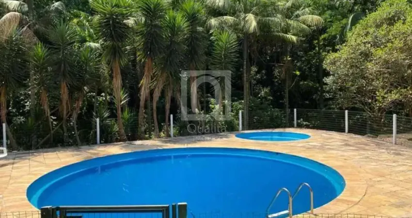 Casa no condomínio Suíte Quebra Nozes Jandira