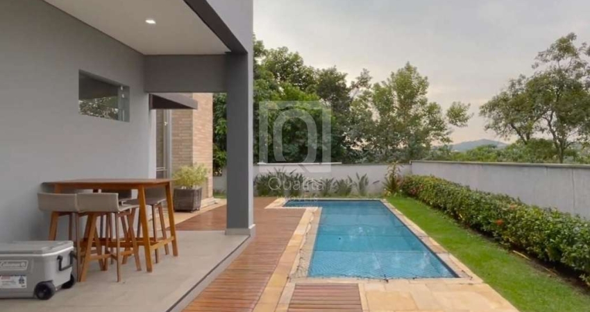 Casa à venda no Condomínio Tarumã, Santana de Parnaíba | 4 Quartos, Piscina e Área Gourmet