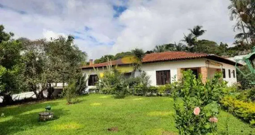 Charmosa Residência 3 suítes, armários, closet, hidromassagem, piscina..