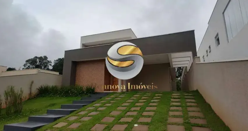 Casa totalmente térrea com 03 suítes, 01 master, área verde, 6 vagas..
