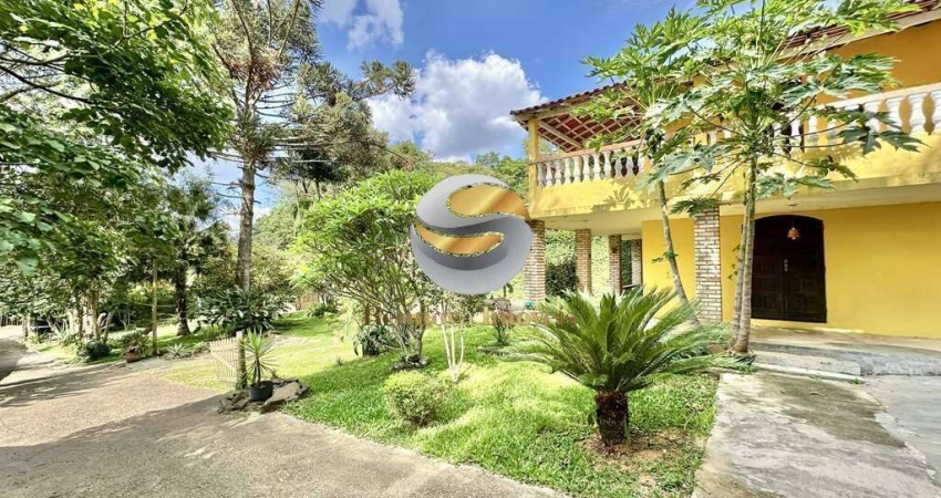 Casa Rústica, 3 dormitorios, quintal e muito jardim