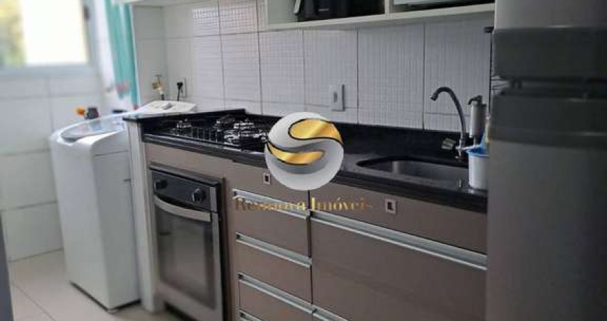 02 dormitórios, cozinha planejada.