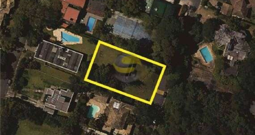 Ótimo lote em condomínio de alto padrão.