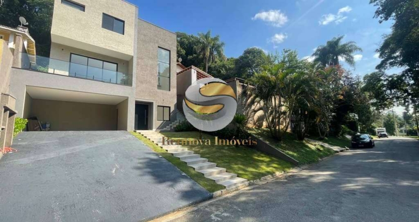 Linda casa moderna NOVA, integrada, com ótimo acabamento.