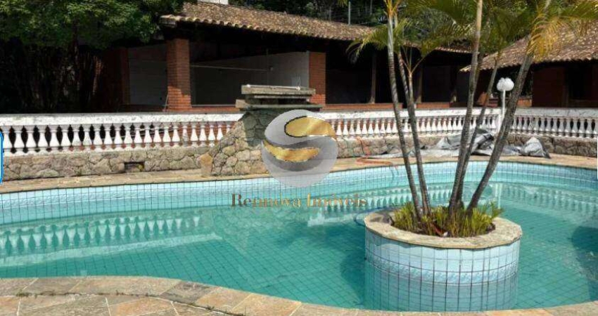 Casa de Condomínio com 4 Quartos e 3 banheiros para Alugar