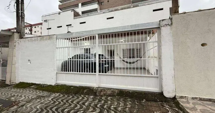 Casa individual !!! 2 dormt 3 vagas de garagem quintal grande