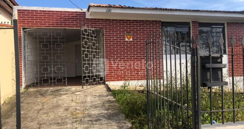 Amplo espaço de terreno, ideal para ampliação ou área de lazer