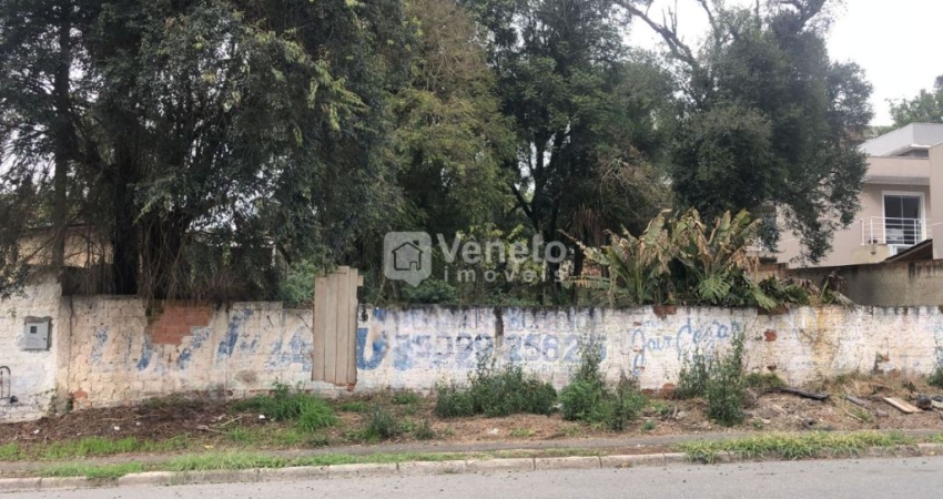 Amplo terreno em excelente localização, ideal para quem busca construir ou investir em uma das regiões mais tradicionais de Curitiba!!