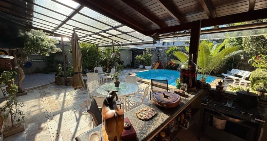 CASA ALTO PADRAO A VENDA NA ENSEADA