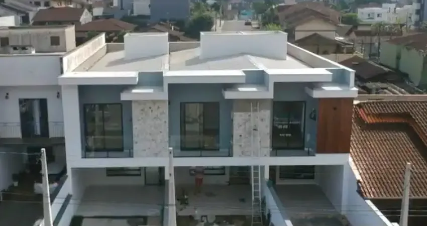 Casa à venda na Rua Brasil, Saguaçu, Joinville