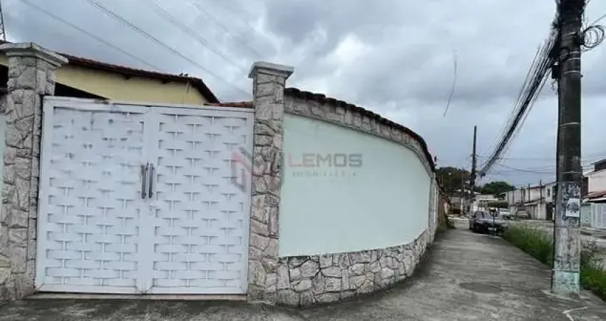 Casa linear de esquina com piscina no bairro oiticica em campo grande.