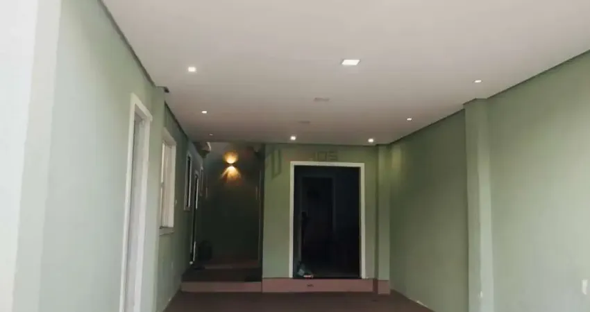 Casa duplex com 3 quartos, sendo 2 suítes com excelente localização