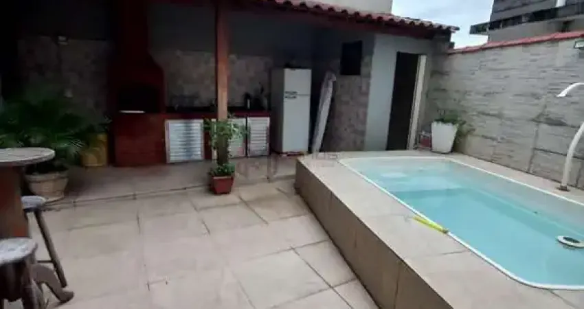 Excelente casa duplex em condomínio com piscina  próximo ao centro de campo grande.