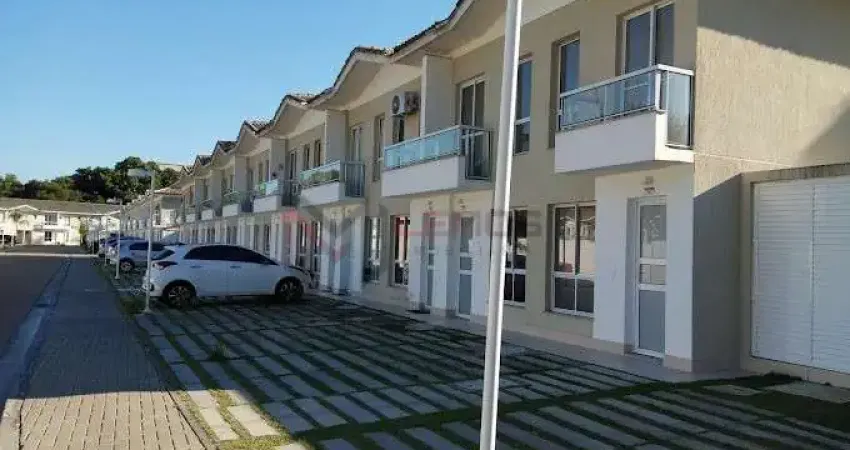 Excelente casa duplex no cond. fechado residencial vivant em campo grande.